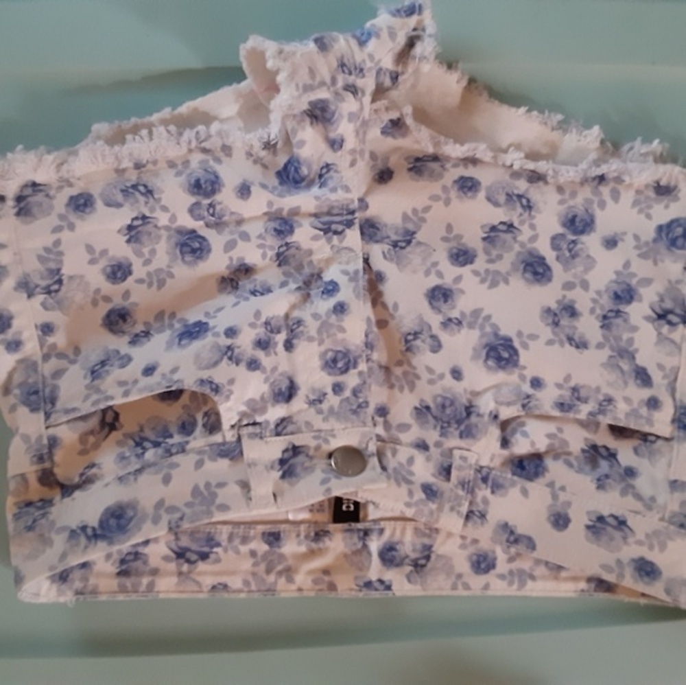 H&M Divided White Blue Flower Jean Shorts